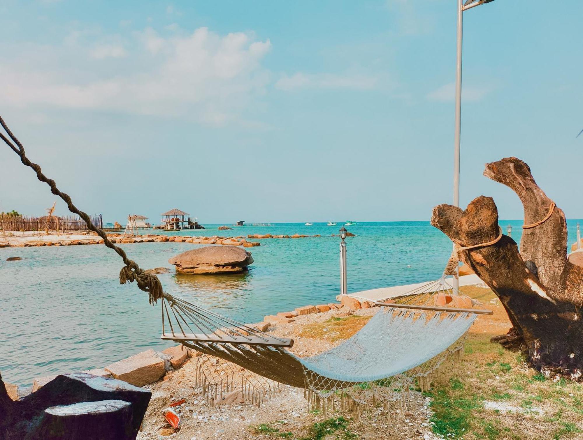 Voyage Phu Quoc Beach Resort Exterior photo